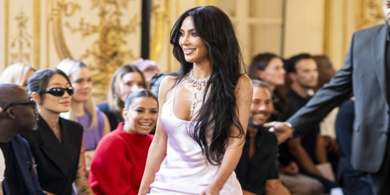 Kim Kardashian’dan minik iç çamaşırlı pozlar: Kıvrımlarını sergiledi, sosyal medyada gören ne diyeceğini bilemedi!