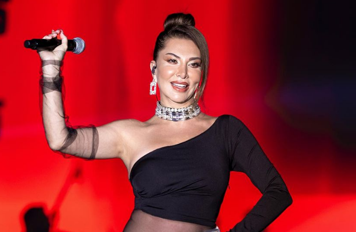 Ebru Yaşar'ın "Kehribar"ı Müzik Listelerini Salladı! İlk Üç Gününde Milyonlara Ulaştı