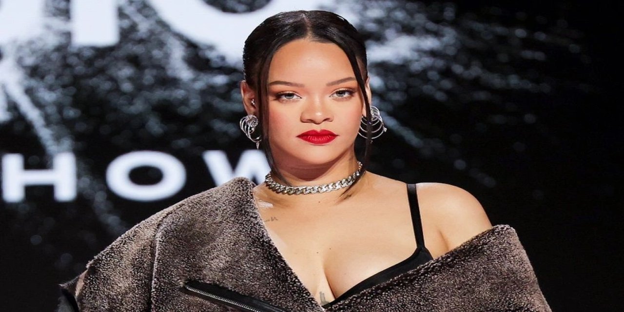 Rihanna şov yaptı: Yeni anlaşmasını öyle bir rakama imzaladı ki… Sahnelere bomba gibi dönüyor!