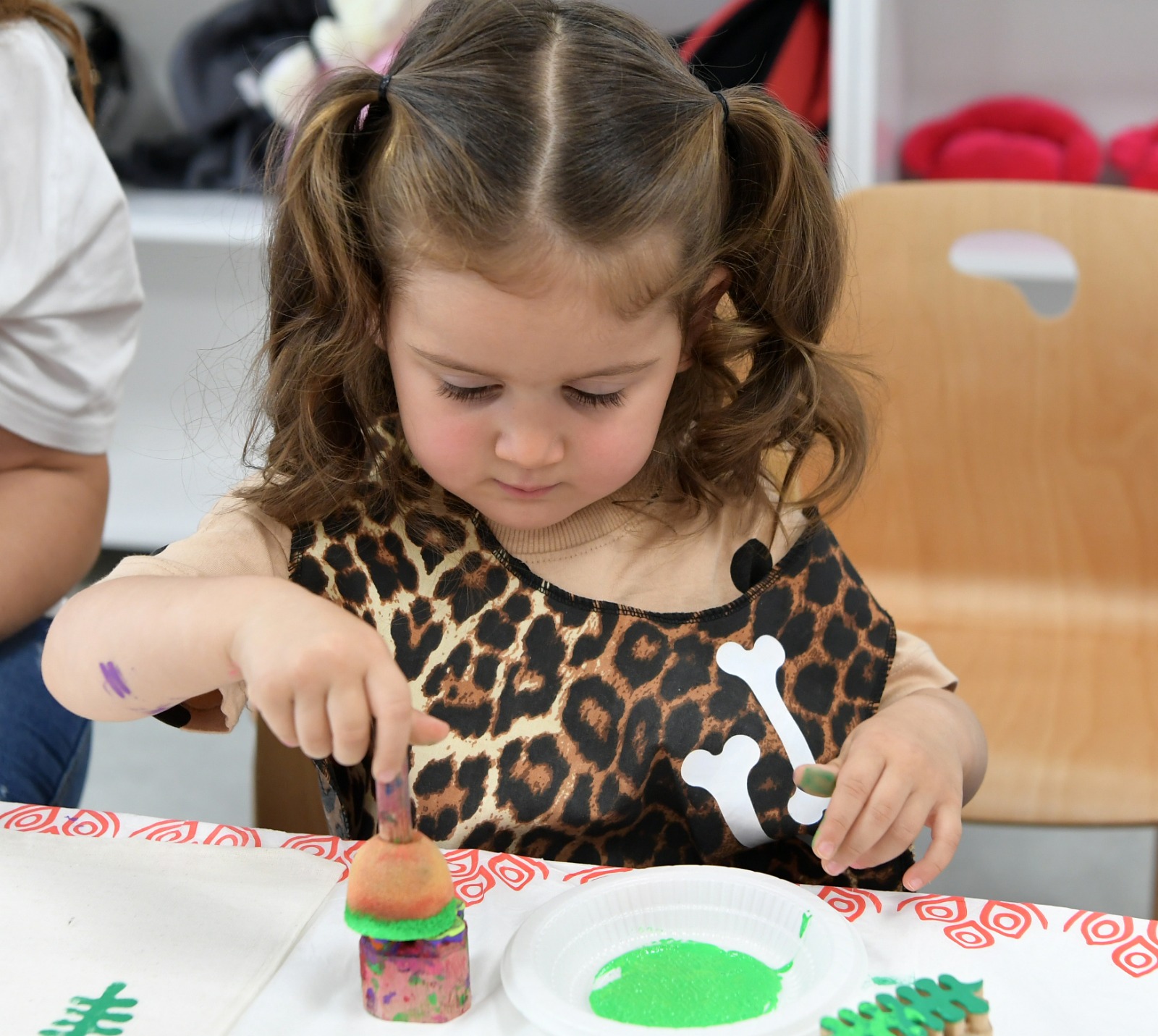 Mamak Neşet Ertaş Bebek ve Çocuk Kütüphanesi: Minik Ellerden Rengârenk Baskılar