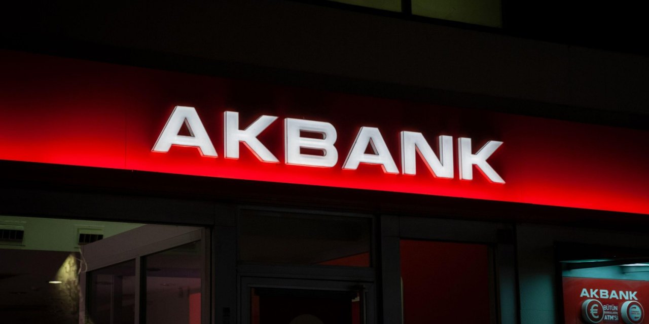 Akbank rakiplerini ezdi geçti! Emekli promosyonu çılgınlığı devam ediyor: 10 bin TL nakit, 2 bin TL para puan olarak ödenecek