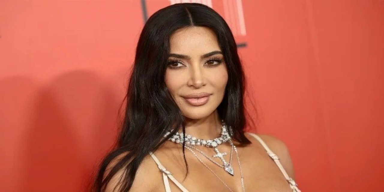 Kim Kardashian yılan dansı ile ortalığı ayağa kaldırdı! O kişiye benzemek istedi, yorumlar gecikmedi: 'Hiç olmadı'