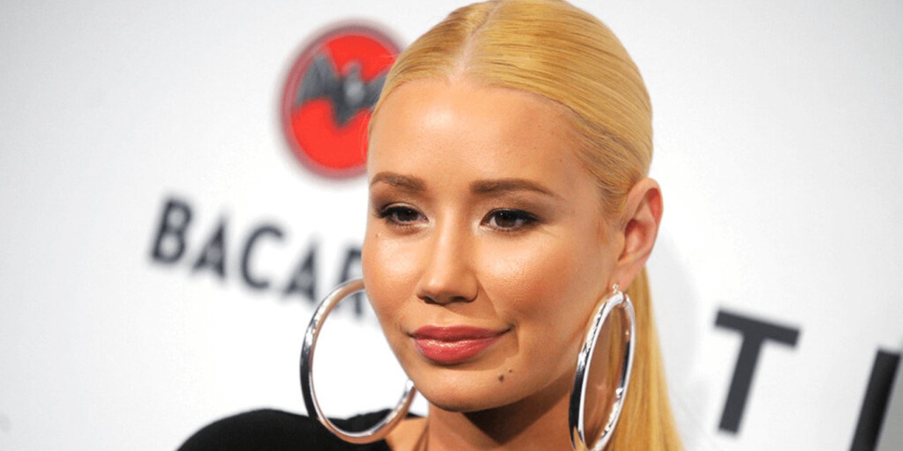 Havuzun içerisinde kıvrımlarını sergilemekten asla çekinmedi! Iggy Azalea, sosyal medya takipçilerini resmen büyüledi!