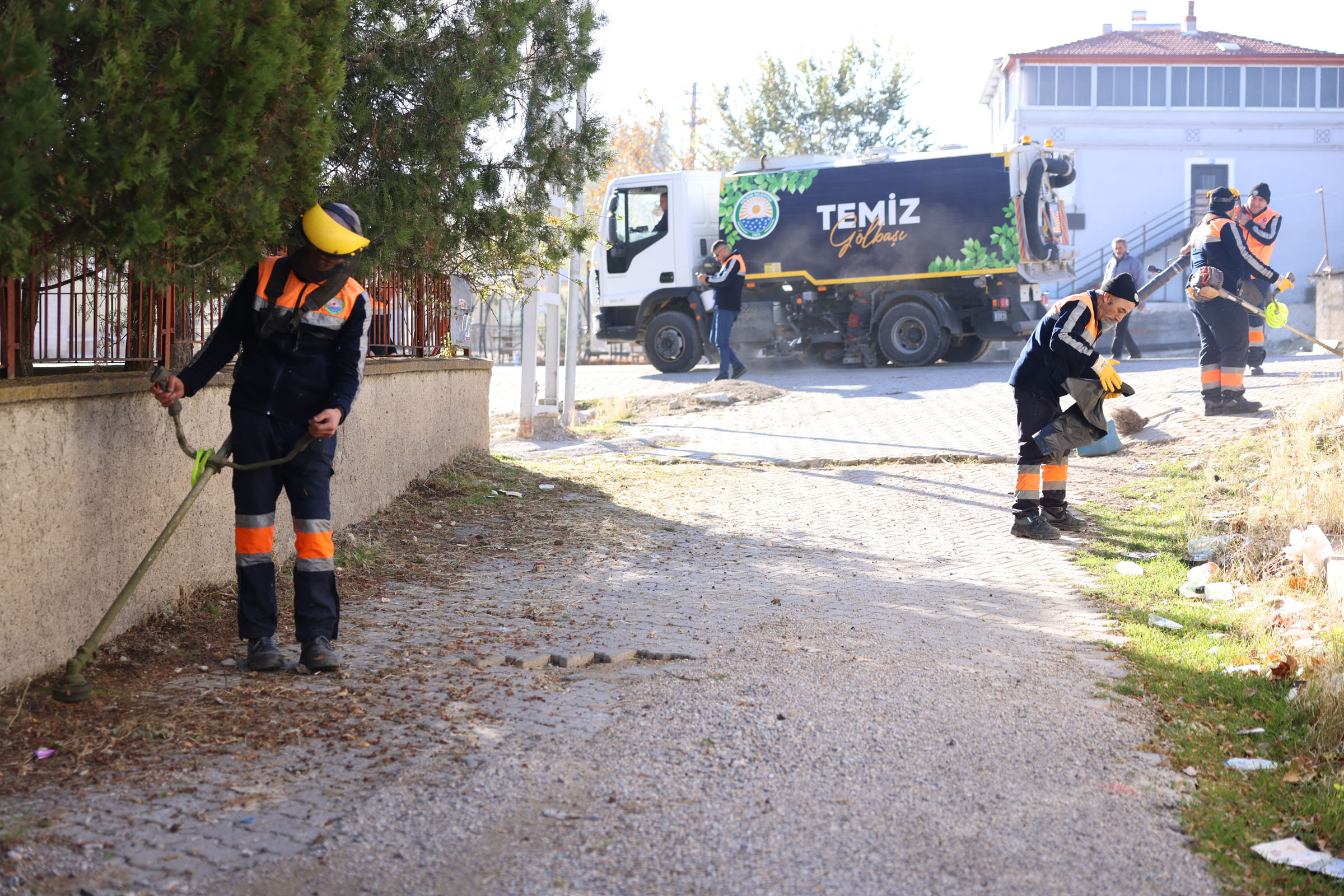 Gölbaşı Belediyesi Temizlik İşleri Müdürlüğü, ilçenin kırsal mahallelerinde mıntıka temizliği yaptı!