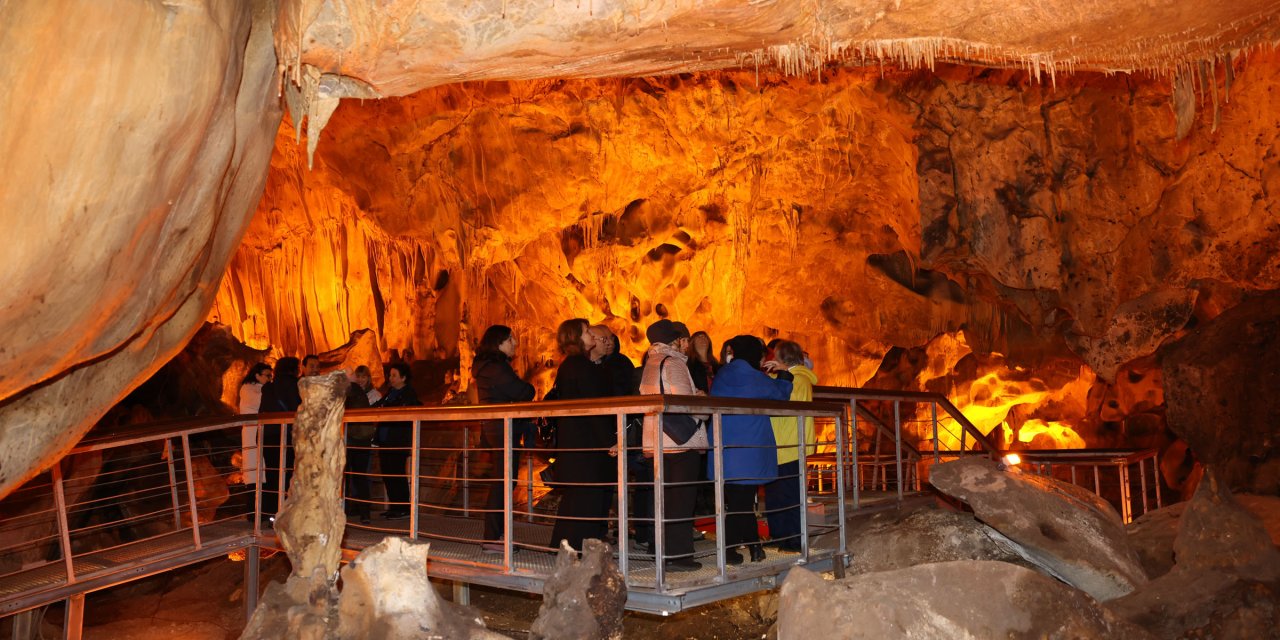 Tulumtaş Mağarası'na Akademisyenlerden Ziyaret