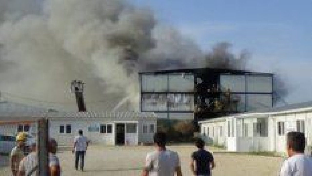 250 İşçinin kaldığı barakalarda çıkan yangın söndürüldü