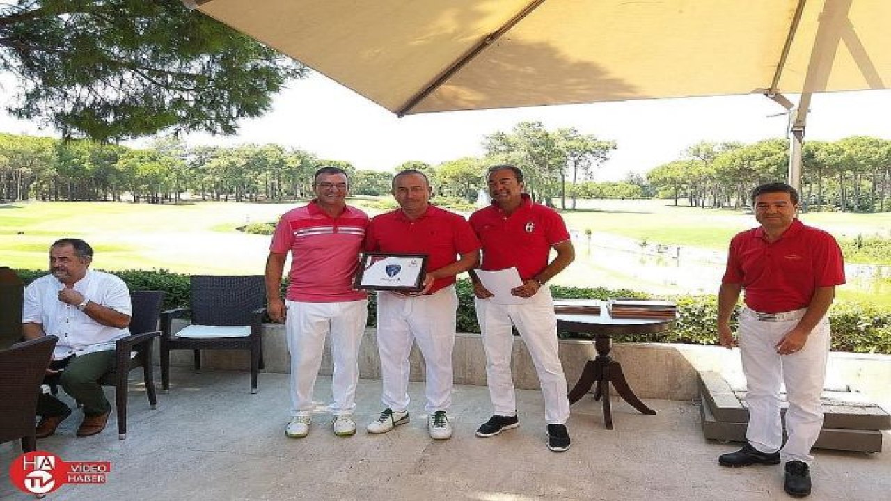 Bakan Çavuşoğlu otizmli çocuklar için golf turnuvasına katıldı