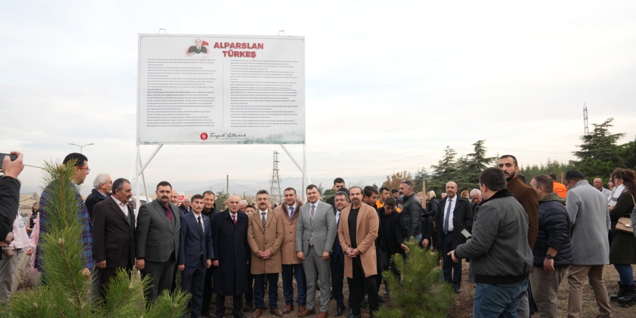Keçiören Belediyesi Tarafından Alparslan Türkeş'in 106. Doğum Yıl Dönümünde Fidanlar Toprakla Buluşturuldu