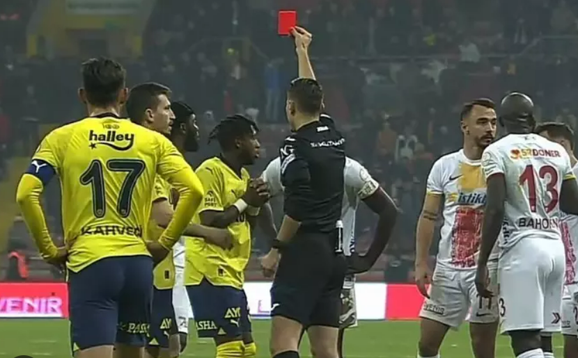 Fenerbahçeli Fred’e Gösterilen Kırmızı Kart Gündem Oldu! Hakem Küçük’ün Raporu Ortaya Çıktı! Fred Süper Kupa'da oynayabilecek Mı