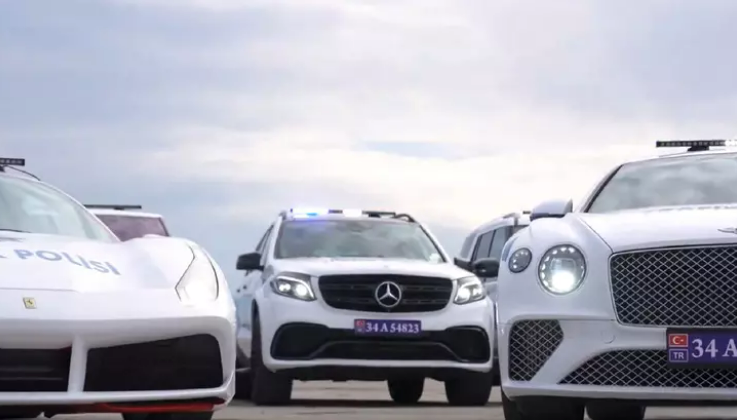 Yeni Polis Araçları İlk Kez Görüntülendi! Bentley, Porsche, Mercedes, Audi… Bakan Yerlikaya Açıkladı!