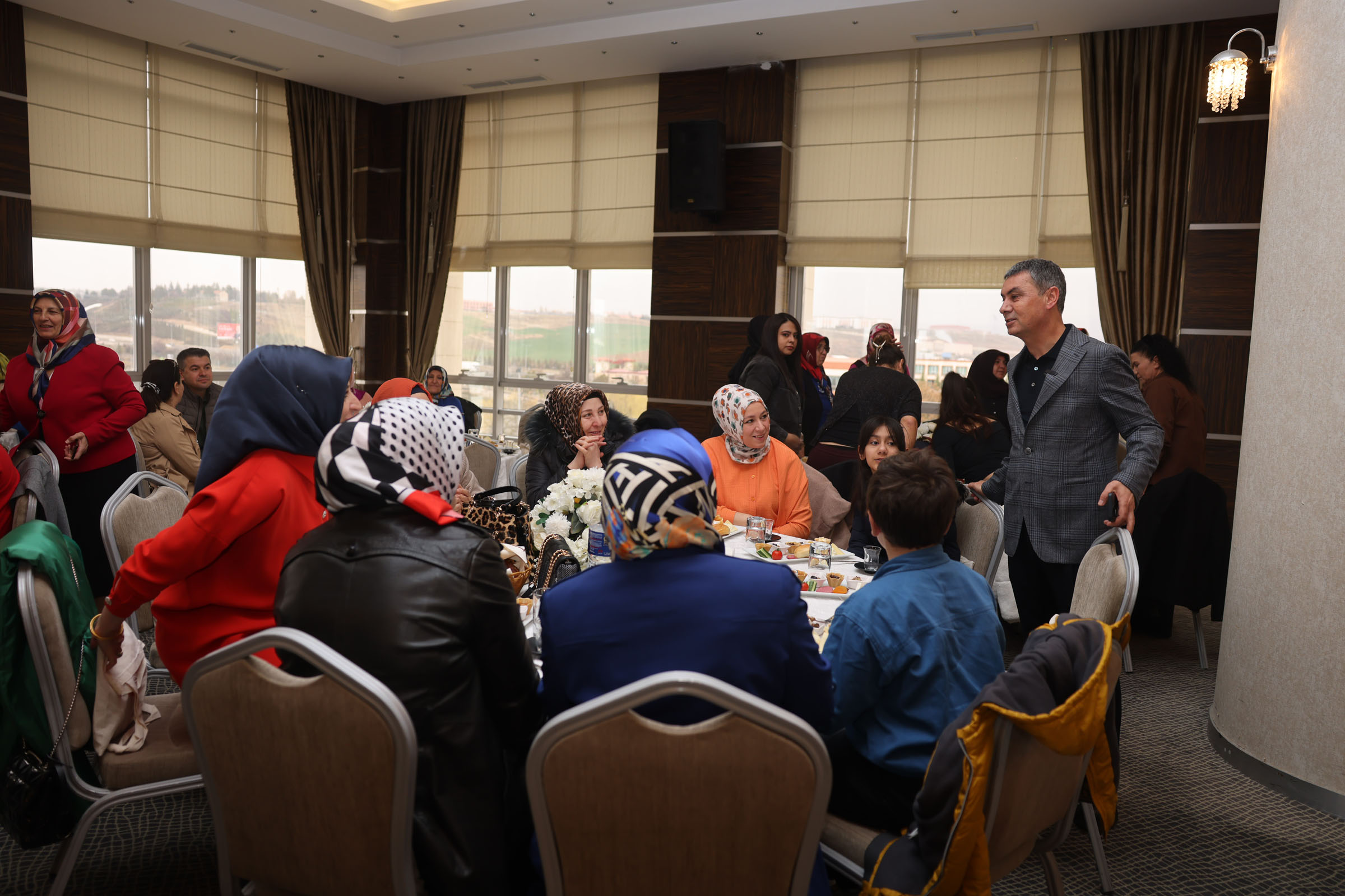 Gölbaşı Belediye Başkanı Ramazan Şimşek, Kadın Esnaflarla Kahvaltıda Buluştu!