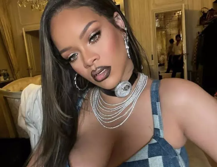 Rihanna, Lüks Çatı Katı Dairesini Satışa Çıkardı! Aylık Aidatı 8 Bin 814 Dolar Olan Ev, Değeriyle Göz Kamaştırıyor