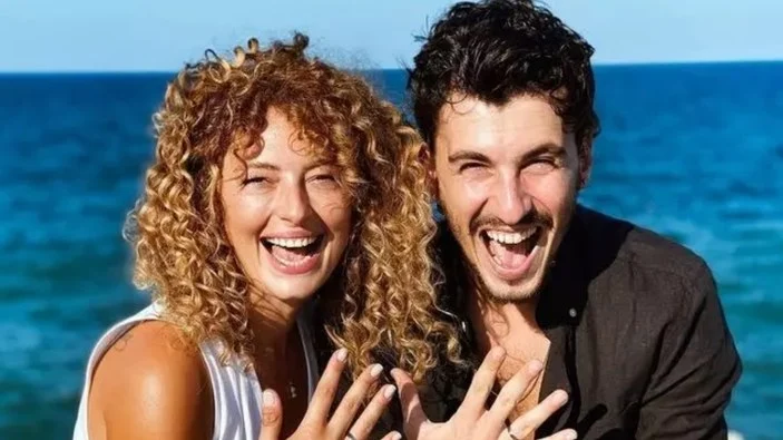 Selena Dizisinin Kıvırcık'ı Hazal Şenel boşanıyor! Eşiyle fotoğraflarını kaldırdı