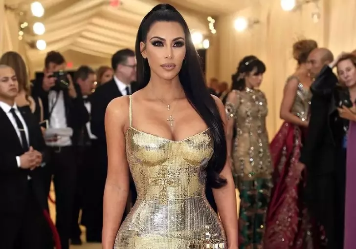 Kim Kardashian, Yoğun Tempodan Bir Mola Verip Tatile Gitti! Cesur Pozlarıyla Hayranlarını Alev Alev Yaktı...