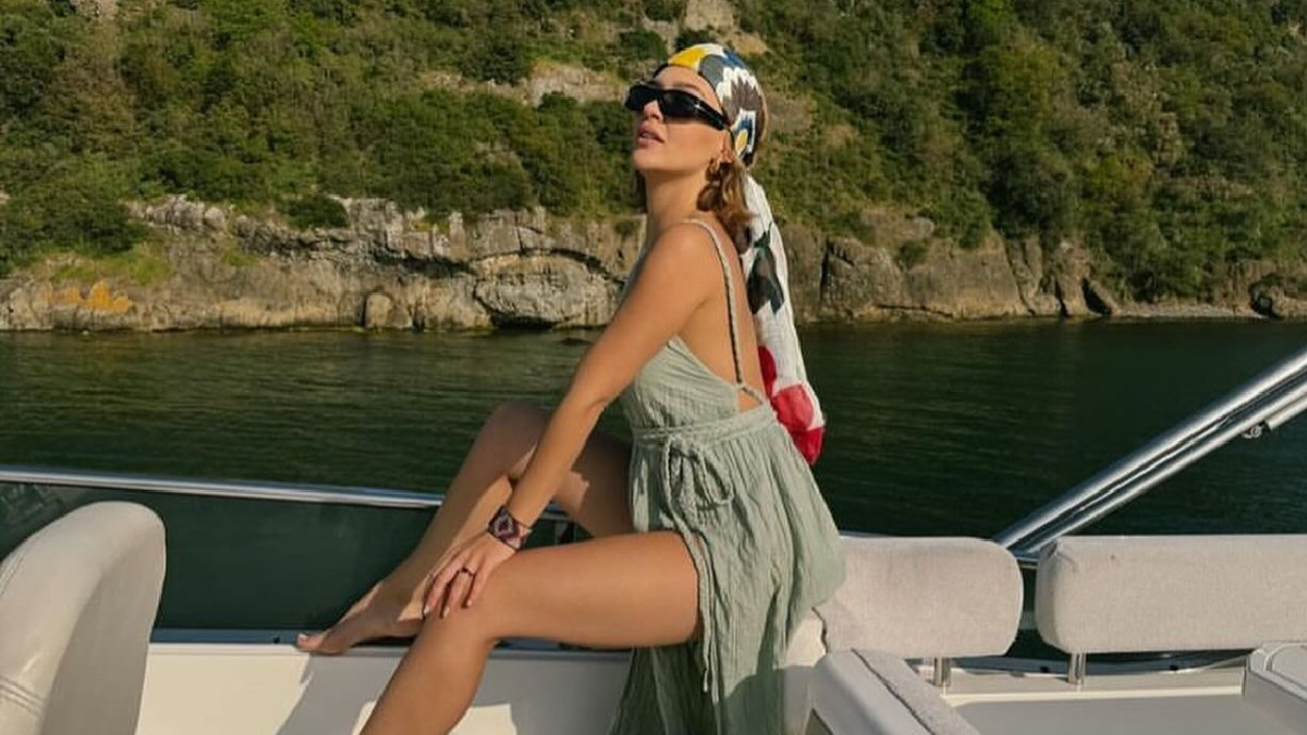 Melisa Döngel'in Tekne Tatilinde Cesur Bikinili Fotoğrafları Alev Alev Yaktı! Hayranlarından Tam Not Aldı!