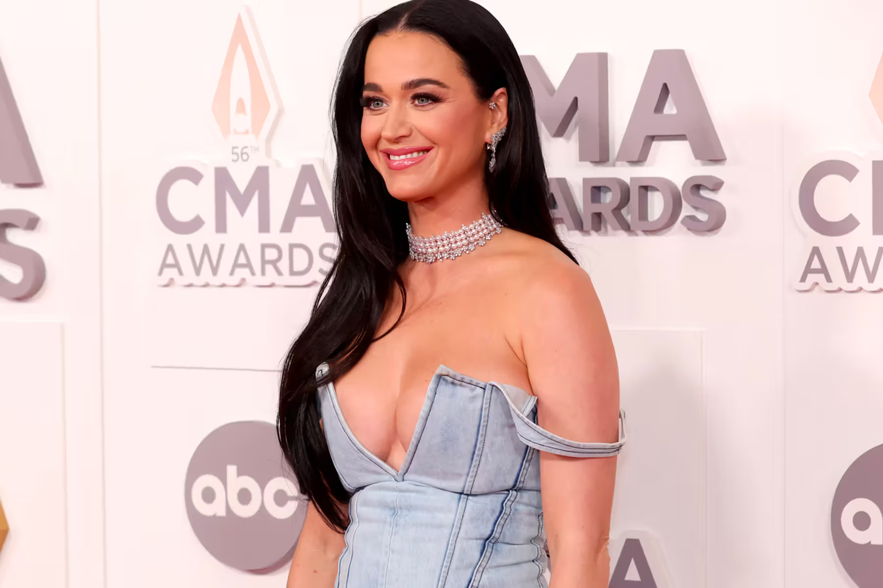 Katy Perry'nin Elbisesi Canlı Yayında Yırtıldı: Şarkı Performansı Pahalıya Patladı! Hayranları Ne Yapacağını Bilemedi...