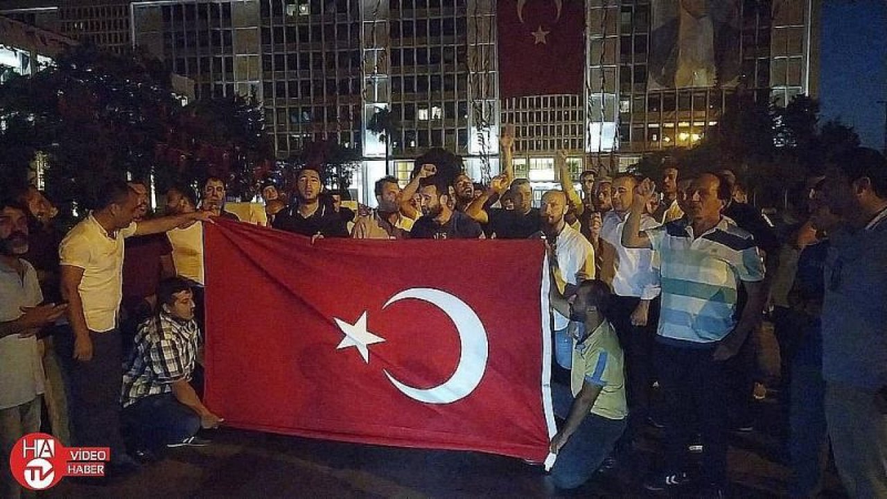 İşten çıkartılan İBB çalışanlarının eylemleri sürüyor