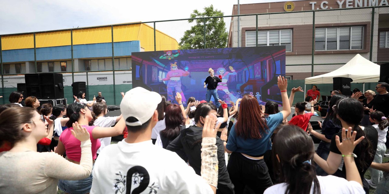 Yenimahalleliler “Gençlik Şenliği”ne katıldı! Survivor Platformu, Tırmanma Duvarı, Sumo Güreşi, Şişme Dart...