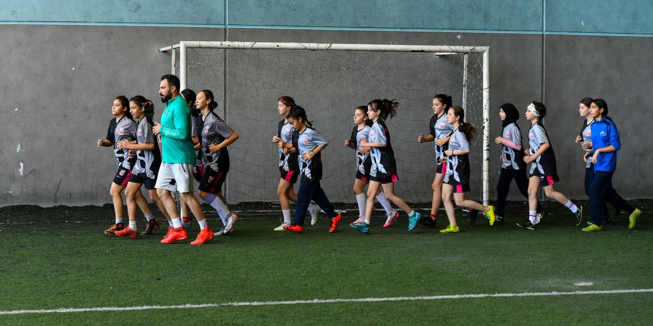 Ankara'nın Kadın Futbol Takımı Yeni Yıldızlarını Arıyor! İşte FOMGET Kadın Futbol Takımı Başvuru Detayları...