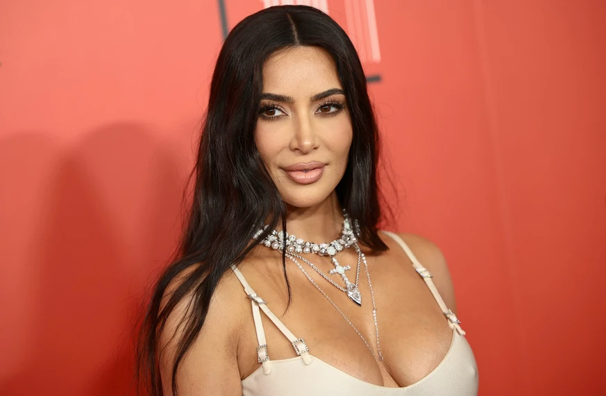 Kim Kardashian'dan Leopar Desenli Bikiniyle Nefes Kesen Pozlar! ''Böyle Bir Seksilik Yok'' Yorumları Geldi!
