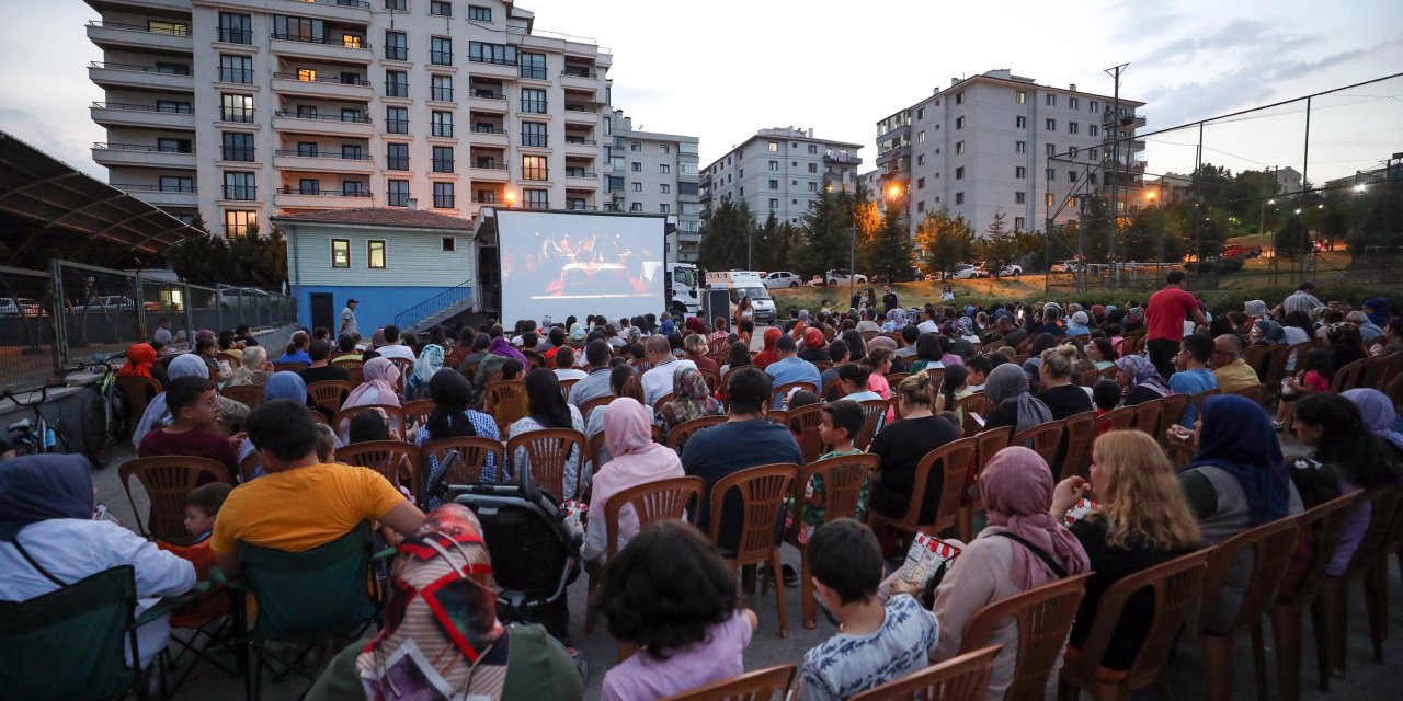 Lohusa” Filmi Yenimahalle seyircisi ile buluşuyor! 17 Noktada Açık Hava Sinema Keyfi