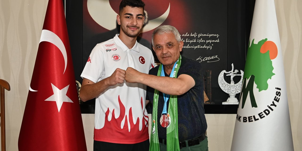 Ankaralı Sporcu Macaristan’dan Madalya ile Döndü! Mamak’ın Gururu Oldu!