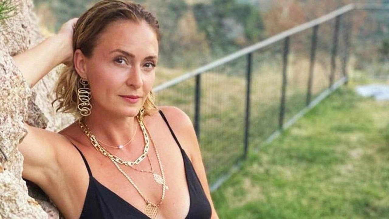 Ceyda Düvenci'nin Mayolu Pozları Beğeni Topladı! ''Sağlam Kilo Vermiş''