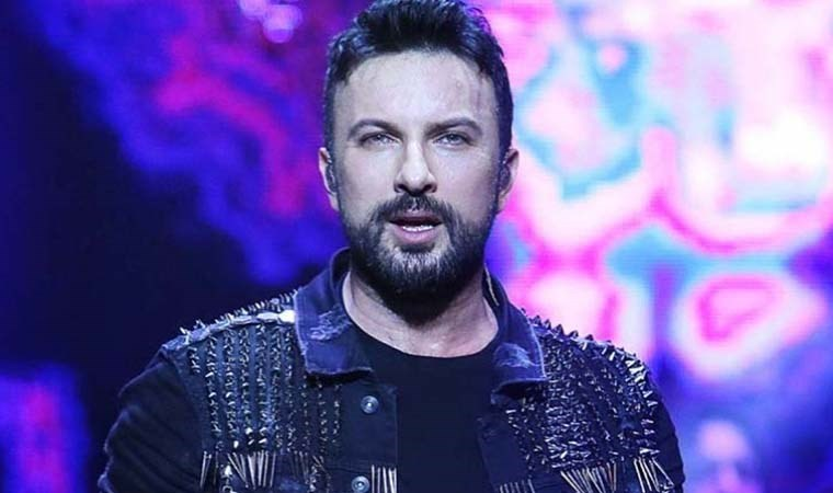 Tarkan'ın Konserinde Flaş Gelişme! Terli Havlusunu Hayranlarını Attı! ''Merak Etmeyin Mis Gibi Kokuyor''