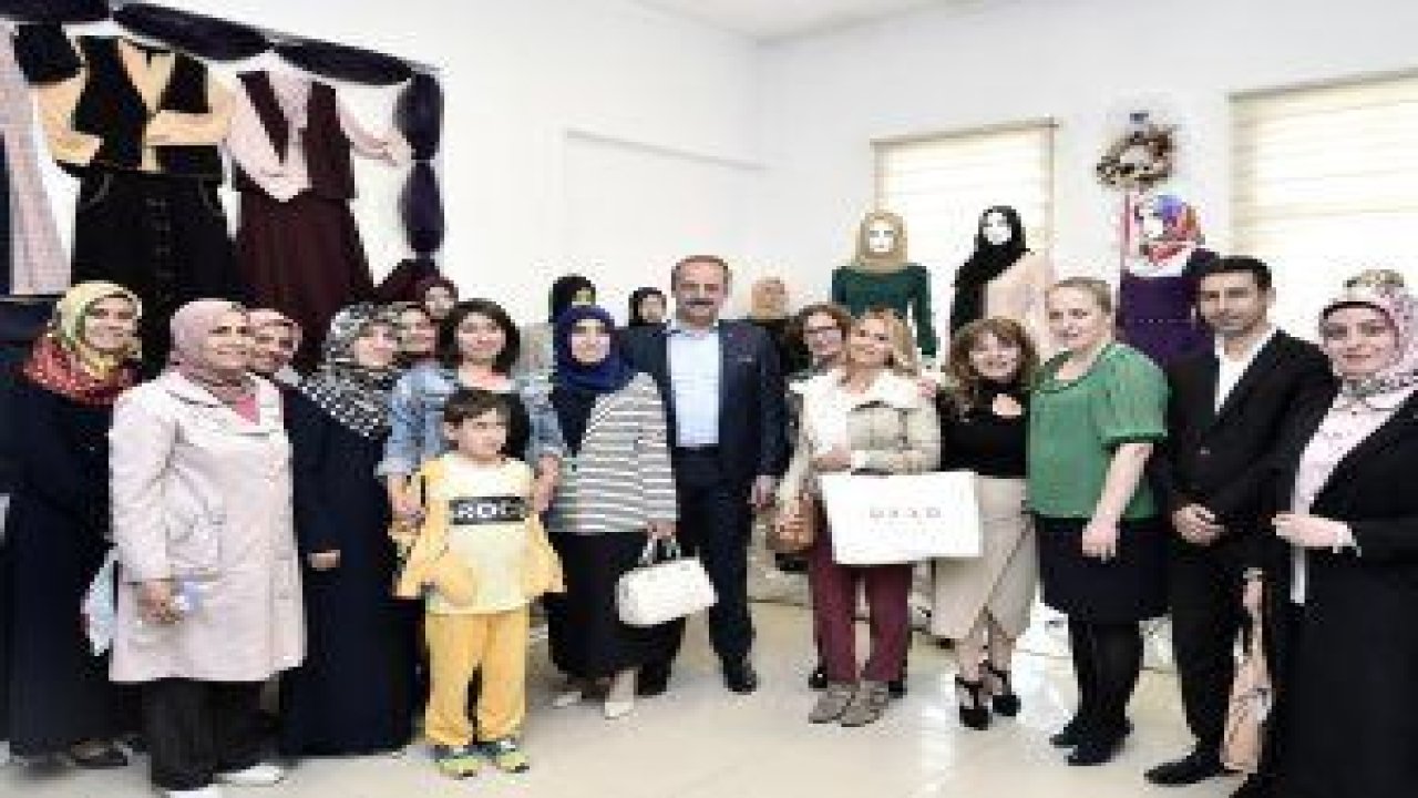 Mamak Belediyesi Seğmen Konağı ve Şafaktepe Aile Merkezi kursiyerleri yılsonu sergisi düzenledi