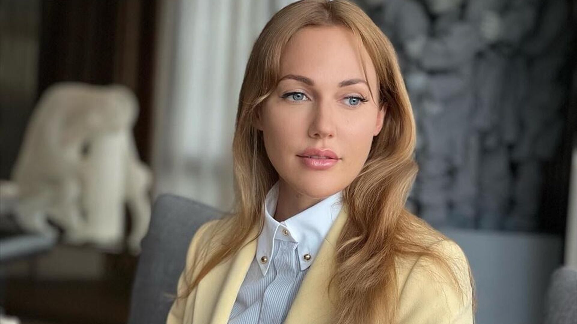 Meryem Uzerli'nin Bornozlu Pozları Sosyal Medyayı Karıştırdı! ''Yakıştı Mı Hürrem Sultan?''