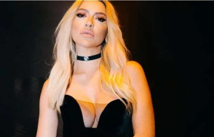 Hadise'den Milano Moda Haftası'nda Göz Kamaştıran Pozlar! Kırmızı Elbisesiyle Sosyal Medyada Fırtınalar Estirdi!