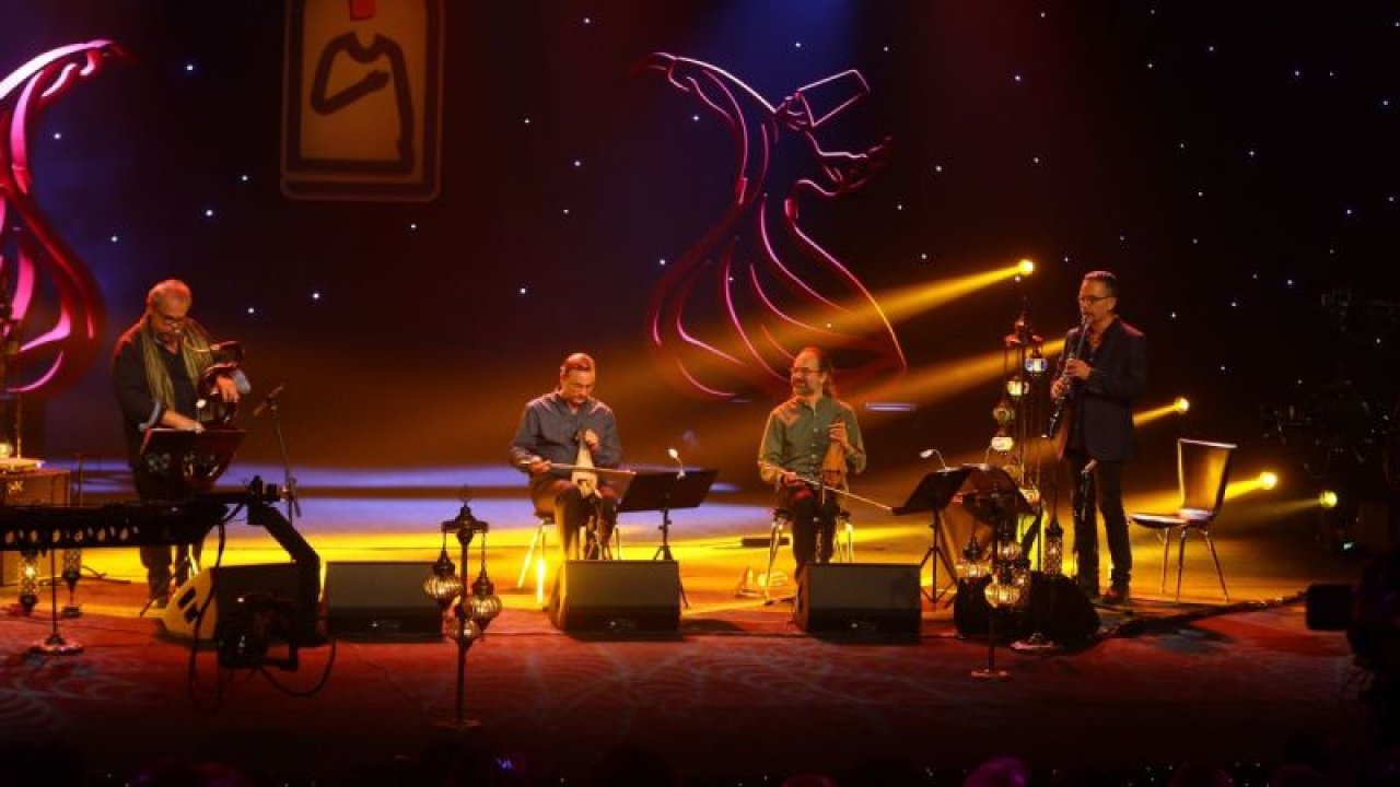 Türk ve Yunan müzisyenlerin alkışlanan dostluğu