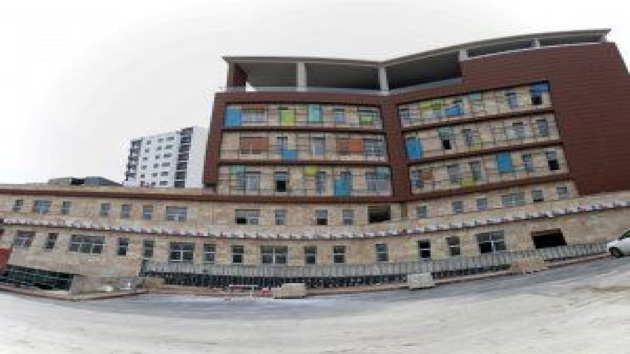 Karşıyaka Kapalı Pazaryeri ve Sosyal Tesisi yaza açılıyor