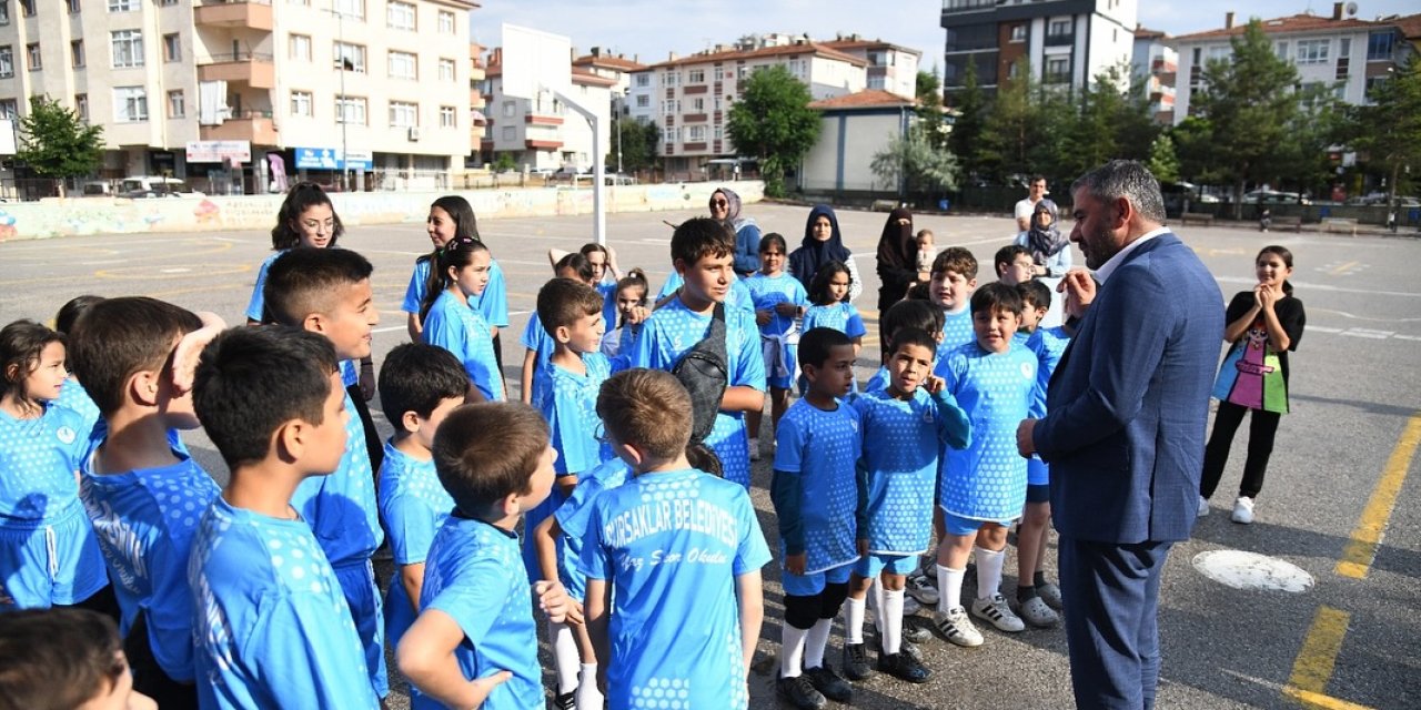 Pursaklar Belediyesi’nden Spor Dolu Yaz! Binlerce Çocuk Sahaya İndi