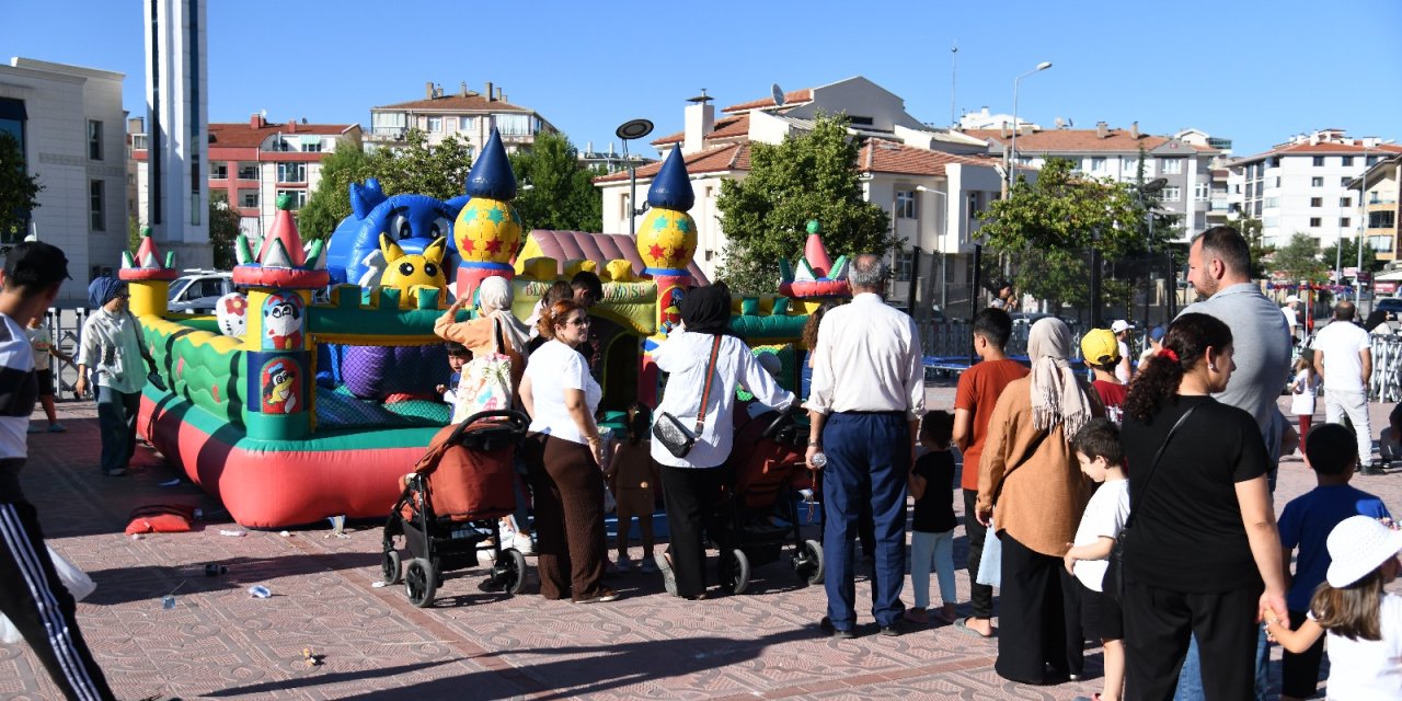 Pursaklar’da Çocukların Bayramı: 4. Çocuk Şenliği Başladı, Mahalleler Şenlendi
