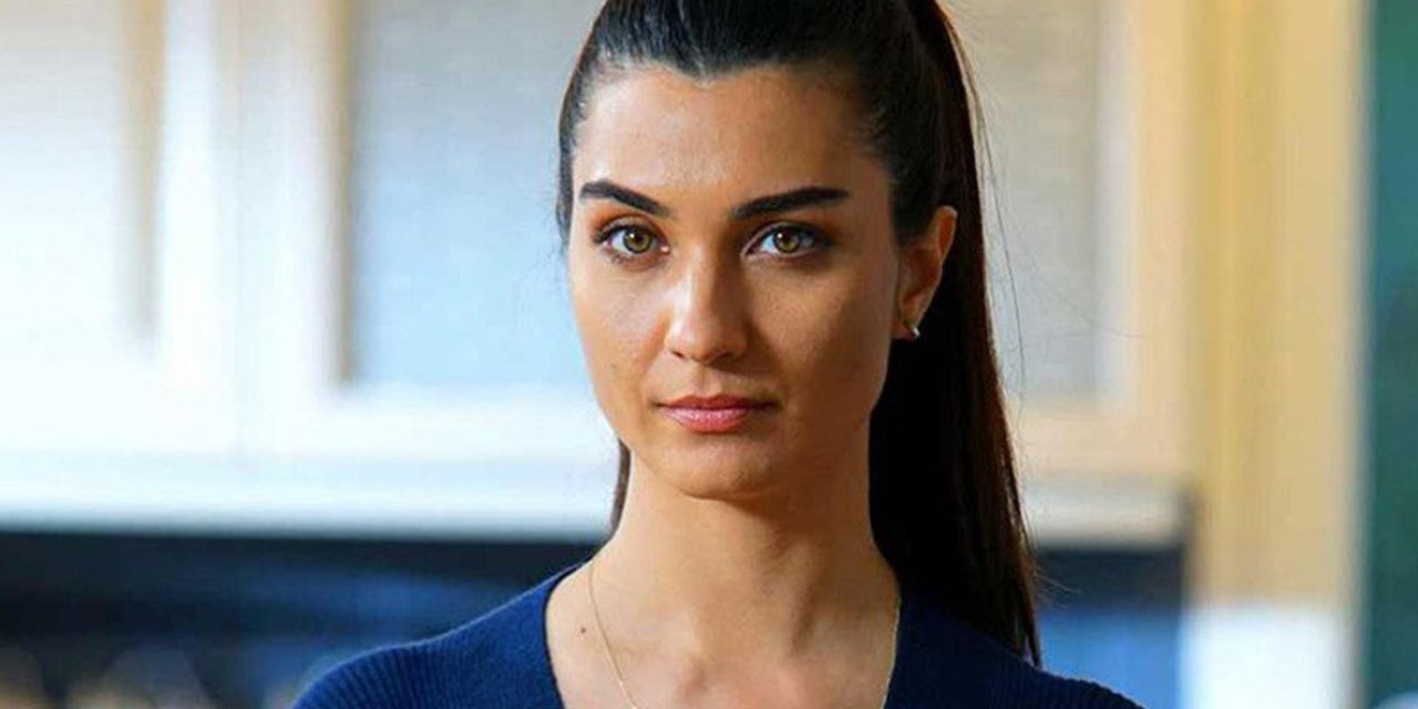 Tuba Büyüküstün Bikinili Pozlarıyla Yaza Veda Etti! Yazdığı Şiir Sosyal Medyada Gündem Oldu!