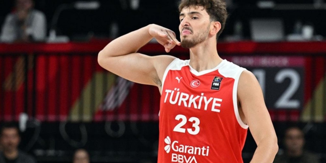 Alperen Şengün’ün Model Sevgilisi İle Gündemde! Sevgilisinin Ailesi İle Pozları Gündem Oldu!