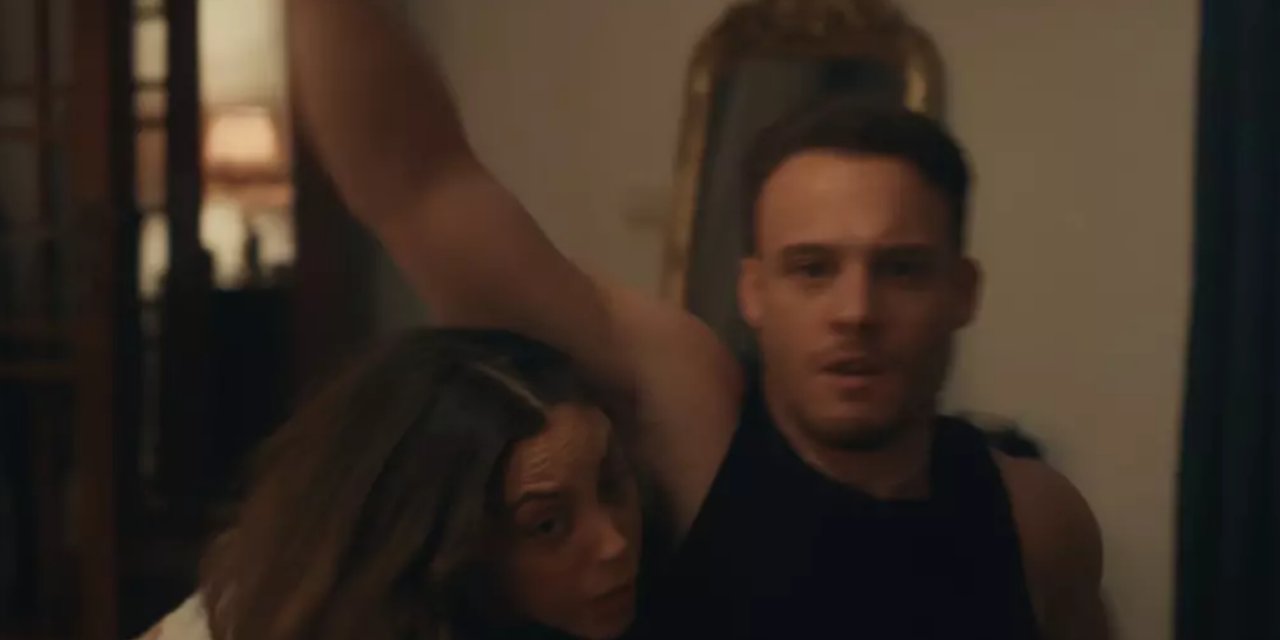 Öykü Karayel, Kerem Bürsin'in Koltukaltını Yalayınca Olanlar Oldu! Tepkiler Peş Peşe Geldi!