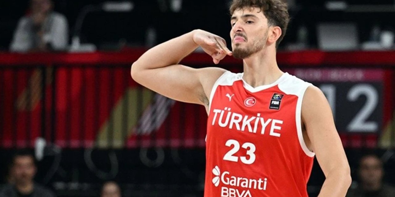 Alperen Şengün İtalya Tatilinde Aşka Geldi! Model Sevgilisiyle Dudak Dudağa Pozlar Olay Oldu!