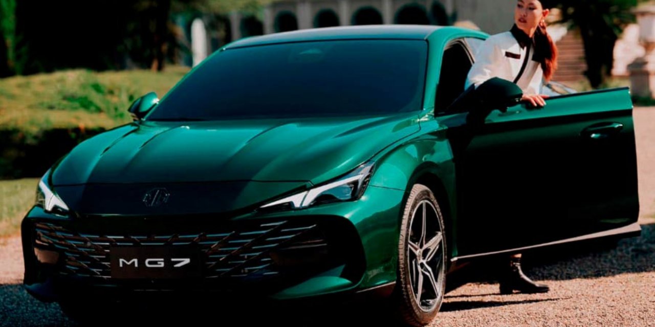 Polisin Ceza Yazamadığı Araba! Fabrikadan Egzozlu Geliyor! Açılıp Kapanan Spoileri Olan MG7 Alınır Mı?