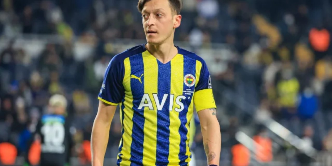 Fenerbahçe’de Mesut Özil Dosyası Yeniden Açıldı! Ayrılık Yıllar Önceydi Ama Etkileri Hala Duruyor! İşte Detaylar...