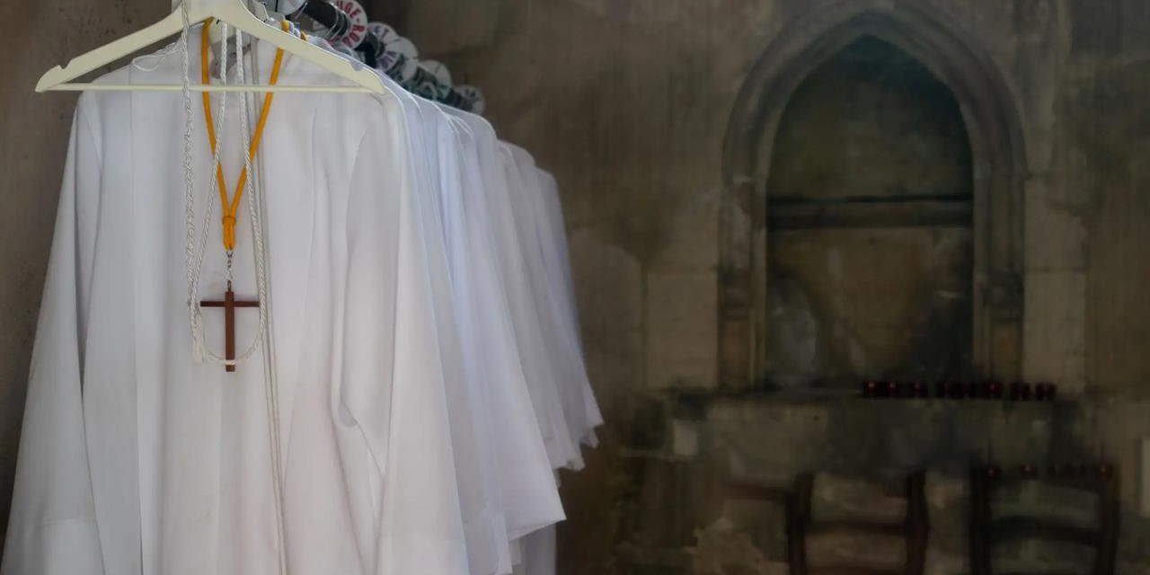 O Kiliselerin Karanlık Yüzü İfşa Oldu! 75 Yıllık "Sessizlik Duvarı" Yıkıldı: 300 Çocuk, 75 Rahip ve Kan Donduran Rapor.