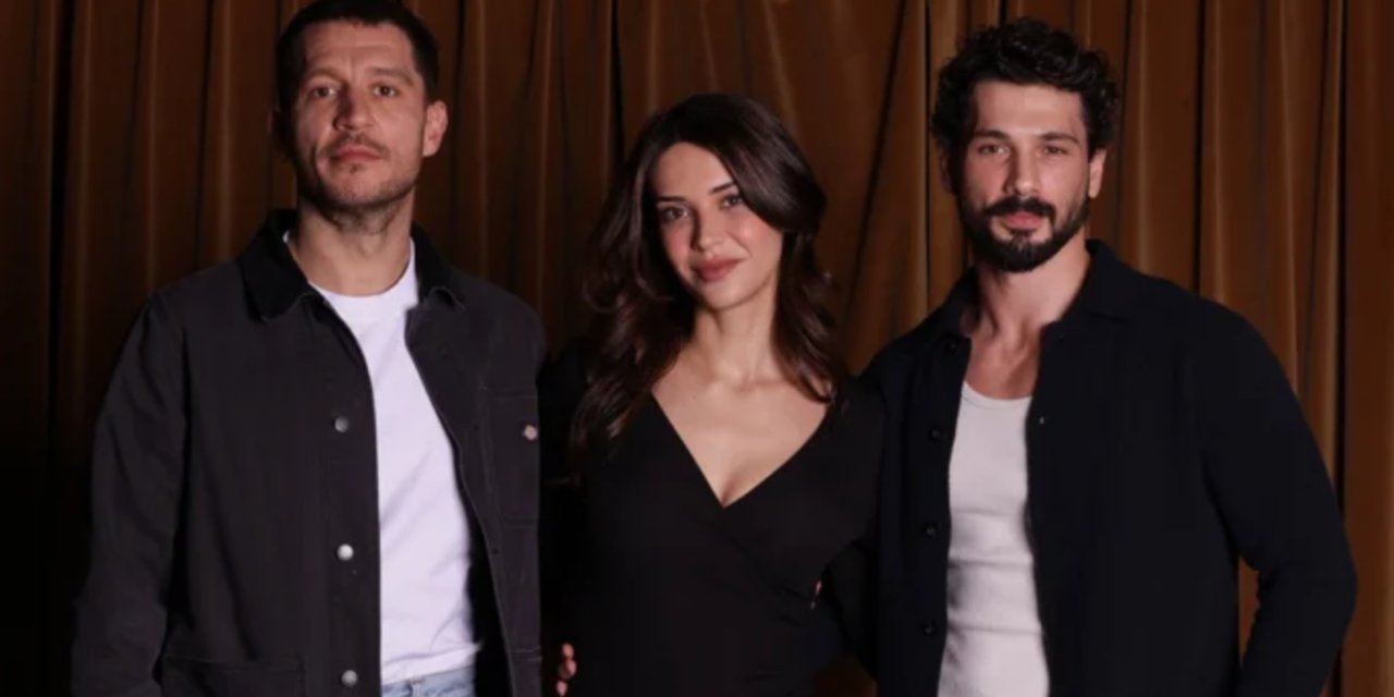 Yeraltı Dizisi Kurtlar Vadisi’nden Alıntı Mı? İzleyenler Aynı Detayları Fark Etti! Hediye Sahnesi Tartışma Yarattı!