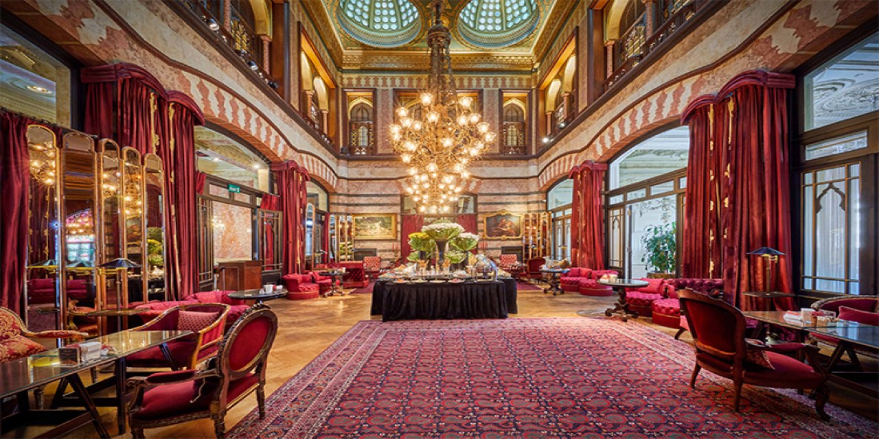 Pera Palace’ta Tarihi Randevu: 27 Mart Dünya Tiyatro Günü’ne Özel İki Dev Eser Aynı Sahnede!