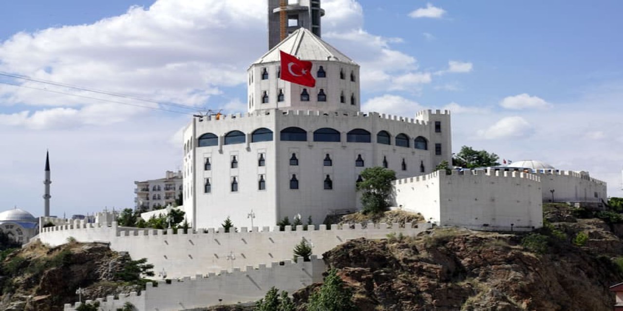 Ankara’da Osmanlı Rüzgarı: Estergon Kalesi’nde 2026 Serpme Kahvaltı Fiyatları Ve Gezi Rehberi.