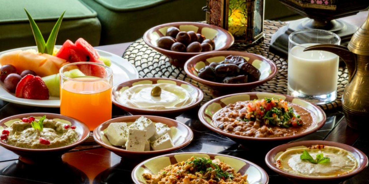 İftardan Sonra Tatlı Krizine Mi Giriyorsunuz? Uzmanlar Açıkladı! İftar Sonrası Şeker Düşmesine Son!