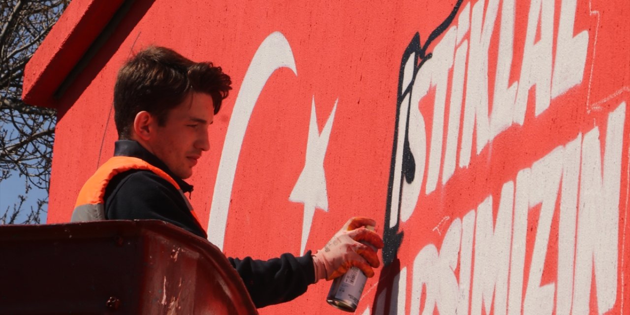 12 Mart İstiklal Marşı’nın Kabulü’nü Duvarlara İşleyen O Genç Herkesi Duygulandırdı!