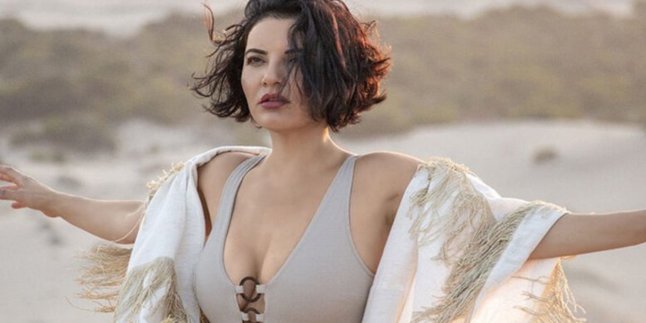 Göksel’den Cesur Dergi Çekimi! Transparan Tarzı Sosyal Medyayı Salladı! Hayranlarından Tam Not Aldı!