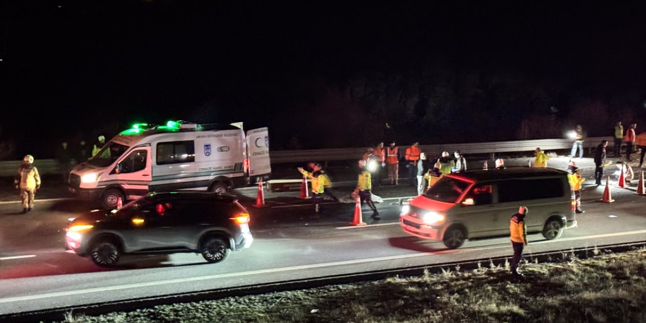 Ankara İstikametinde Feci Trafik Kazası: 1 Ölü, 15 Yaralı! Anadolu Otoyolu Kilitlendi.
