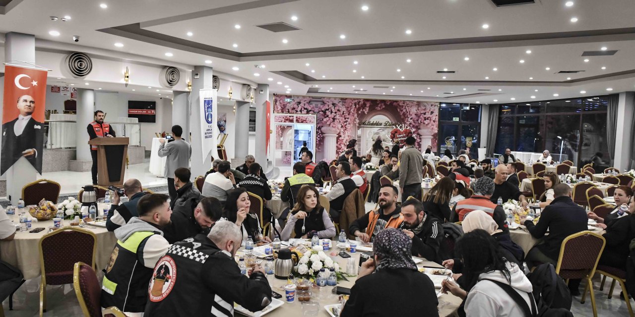 Afetlerin Hızır Servisi Kuryeler Göksu Parkı’nda: ABB’den Moto Kuryelere Özel Program... Mansur Yavaş!